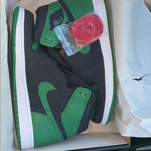 Jordan 1 Retro OG “Pine Green”
